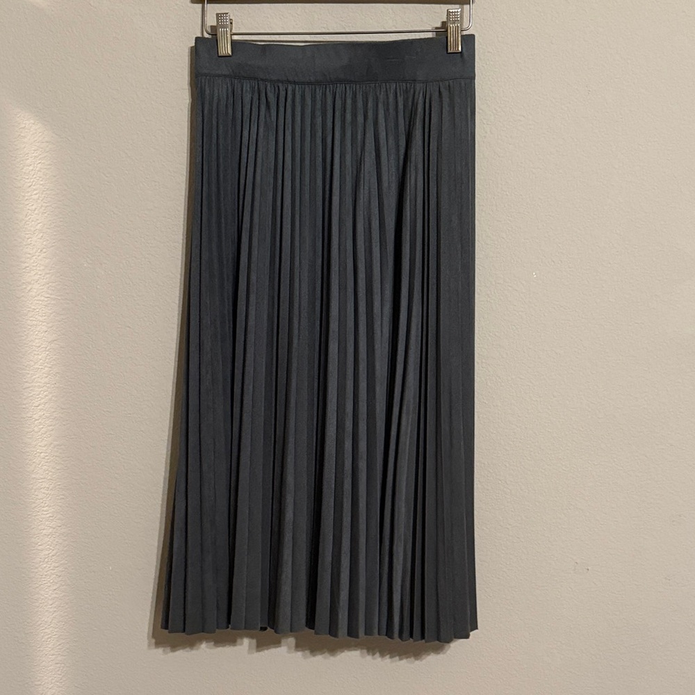 Tahari Faux Suede Pleated Maxi Skirt. Size SP